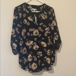Maurices MATERNITY BEAUTIFUL SHEAR BLOUSE SIZE M